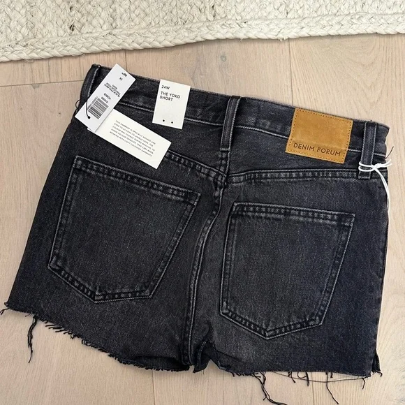 NWT ARITZIA DENIM FORUM YOKO SHORTS BLACK Sz 24 - Picture 2 of 3